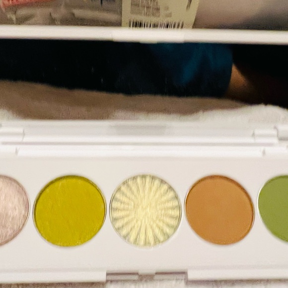 Infra Cosmetics six pan eyeshadow palette - Picture 2 of 3